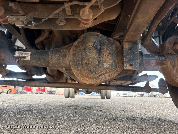 image for item EG8874 2019 International CV515 truck cab and chassis