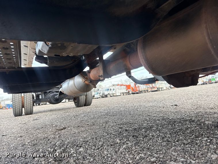 image for item EG8874 2019 International CV515 truck cab and chassis