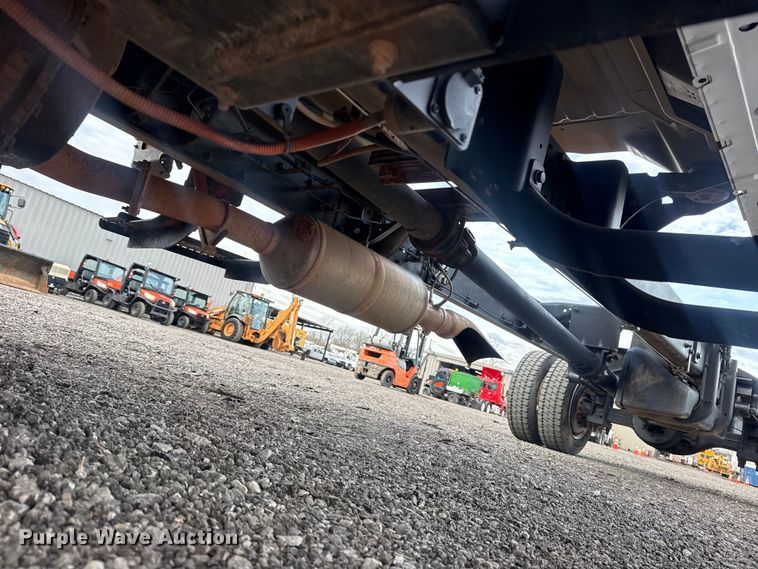 image for item EG8874 2019 International CV515 truck cab and chassis