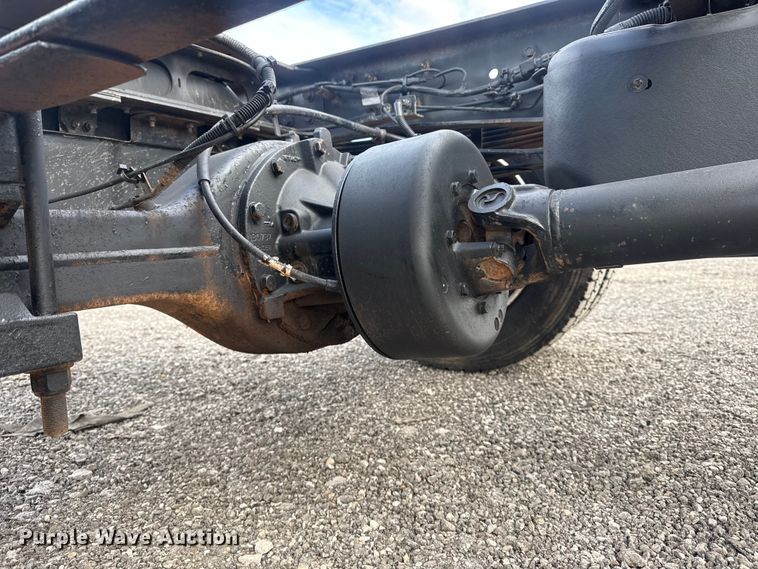 image for item EG8874 2019 International CV515 truck cab and chassis