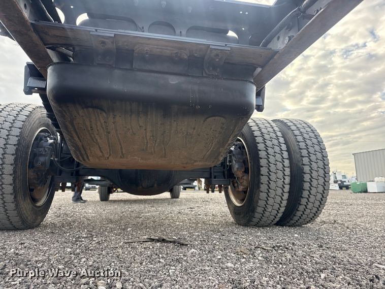 image for item EG8874 2019 International CV515 truck cab and chassis