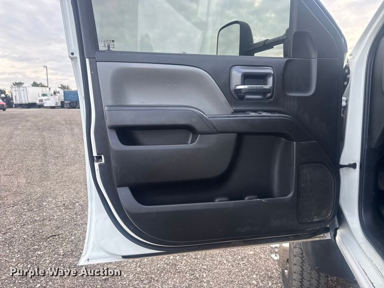 image for item EG8874 2019 International CV515 truck cab and chassis