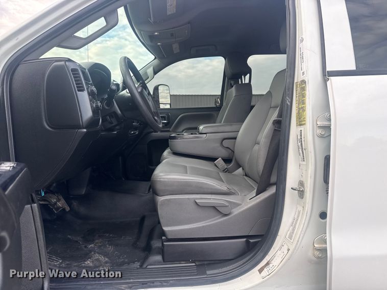 image for item EG8874 2019 International CV515 truck cab and chassis