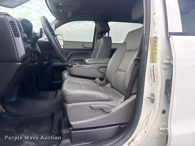 image for item EG8874 2019 International CV515 truck cab and chassis