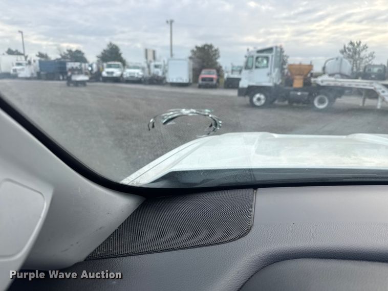 image for item EG8874 2019 International CV515 truck cab and chassis