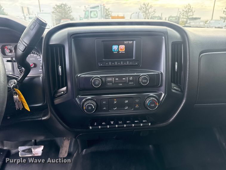 image for item EG8874 2019 International CV515 truck cab and chassis