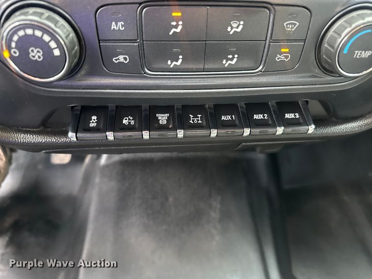 image for item EG8874 2019 International CV515 truck cab and chassis