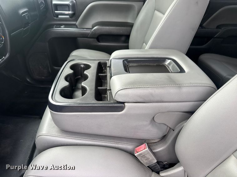 image for item EG8874 2019 International CV515 truck cab and chassis