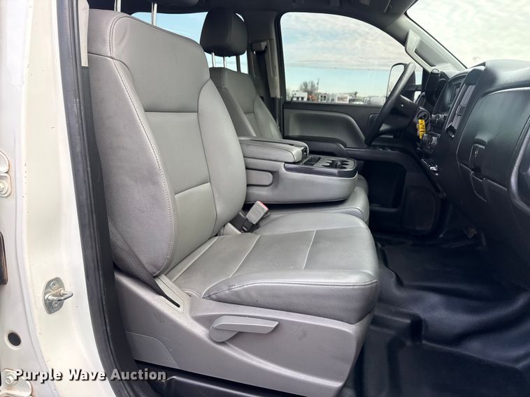 image for item EG8874 2019 International CV515 truck cab and chassis