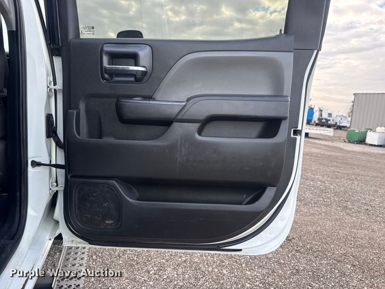 image for item EG8874 2019 International CV515 truck cab and chassis