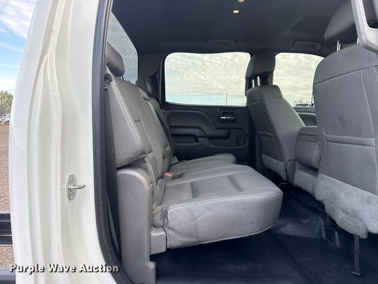 image for item EG8874 2019 International CV515 truck cab and chassis