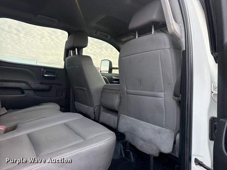 image for item EG8874 2019 International CV515 truck cab and chassis