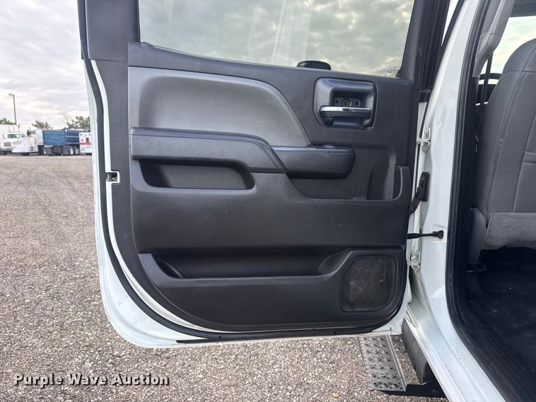 image for item EG8874 2019 International CV515 truck cab and chassis