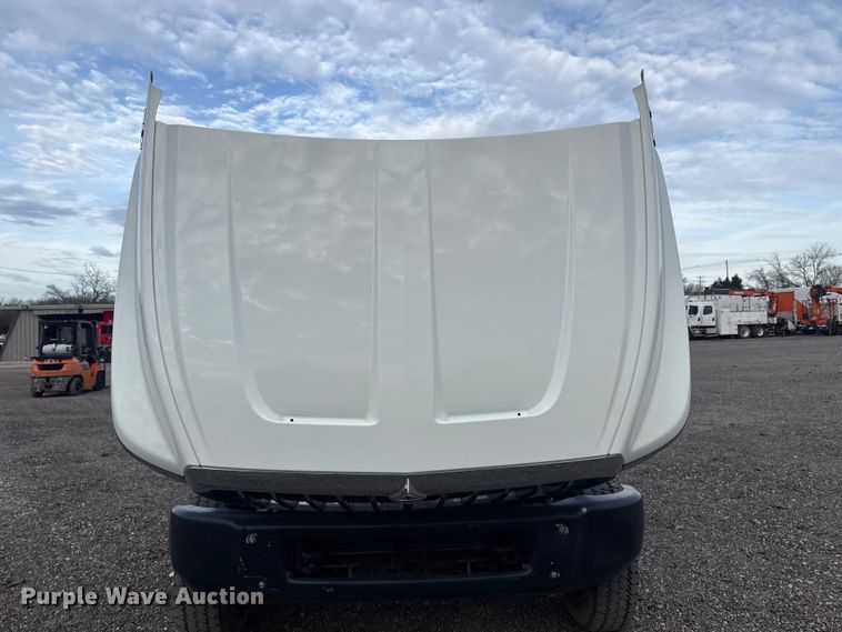 image for item EG8874 2019 International CV515 truck cab and chassis