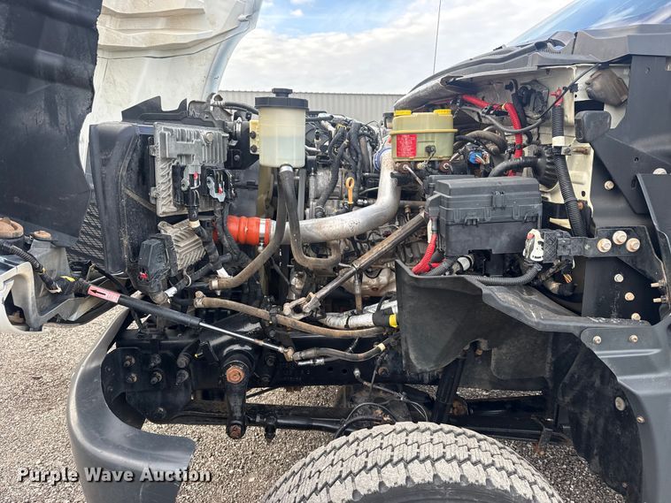 image for item EG8874 2019 International CV515 truck cab and chassis