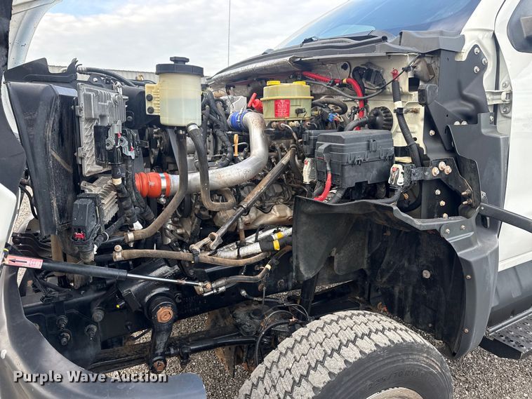 image for item EG8874 2019 International CV515 truck cab and chassis