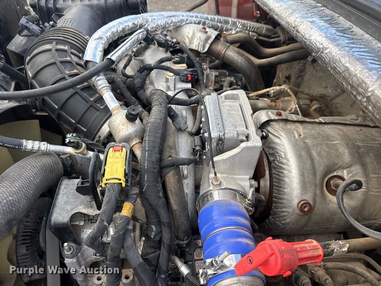 image for item EG8874 2019 International CV515 truck cab and chassis