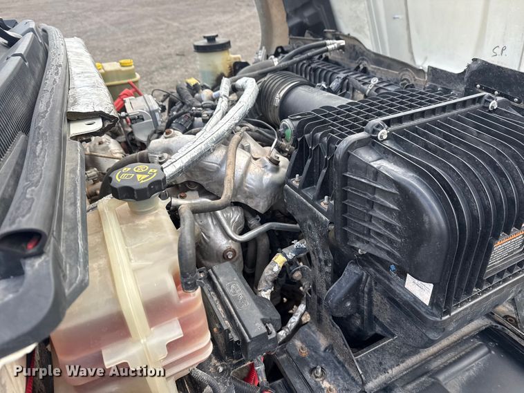 image for item EG8874 2019 International CV515 truck cab and chassis