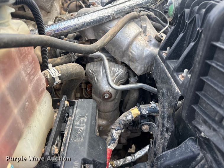 image for item EG8874 2019 International CV515 truck cab and chassis