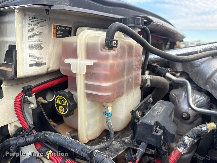 image for item EG8874 2019 International CV515 truck cab and chassis