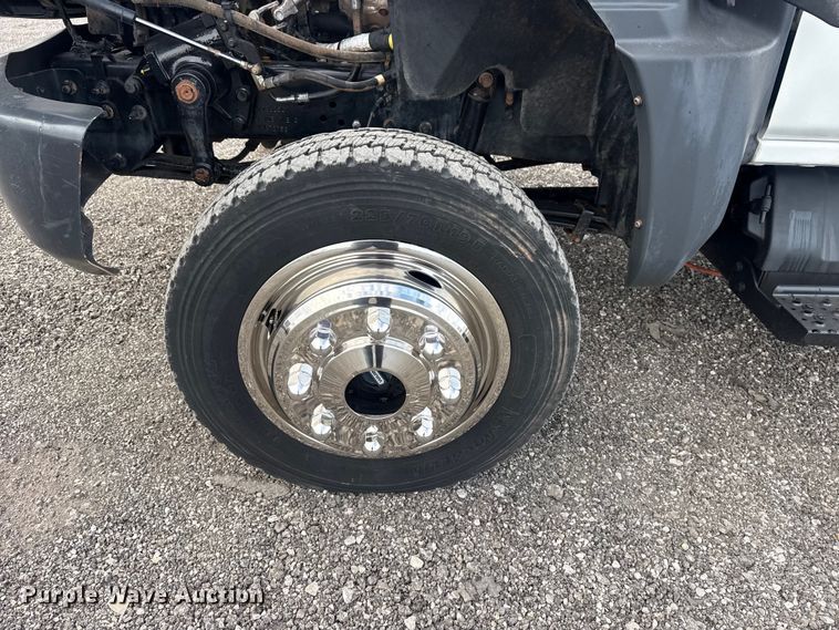 image for item EG8874 2019 International CV515 truck cab and chassis