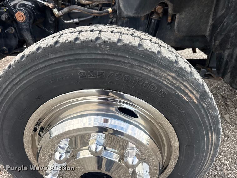 image for item EG8874 2019 International CV515 truck cab and chassis