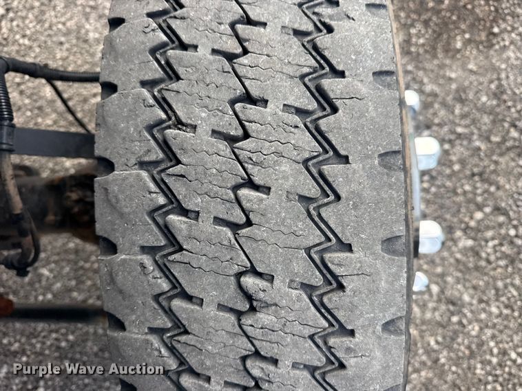 image for item EG8874 2019 International CV515 truck cab and chassis