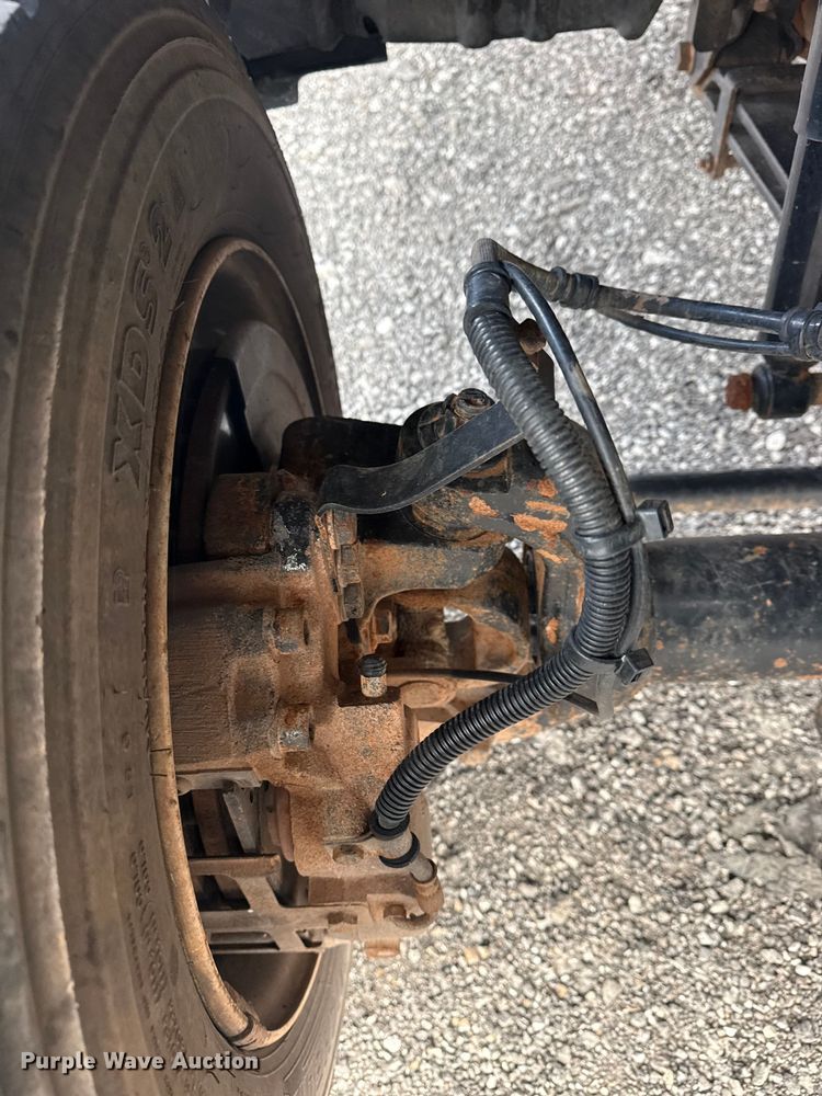 image for item EG8874 2019 International CV515 truck cab and chassis