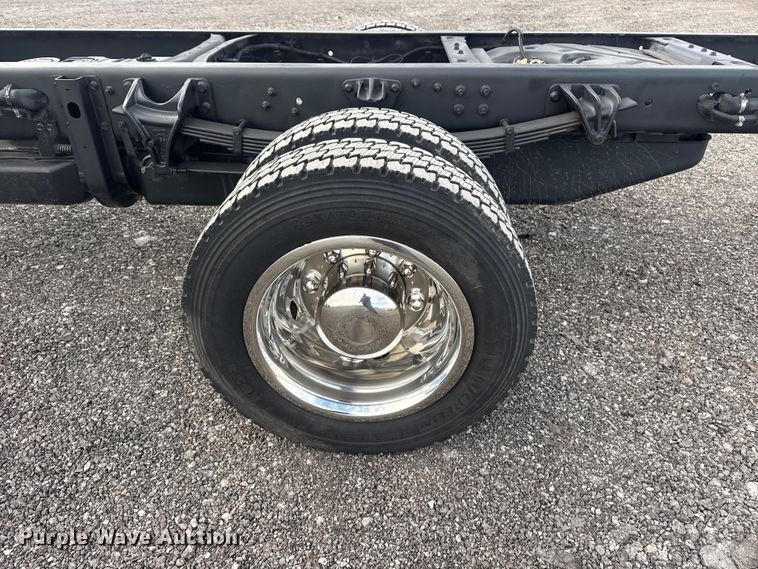 image for item EG8874 2019 International CV515 truck cab and chassis