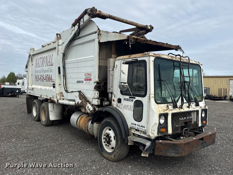 image for item EG8880 2007 Mack MR refuse truck