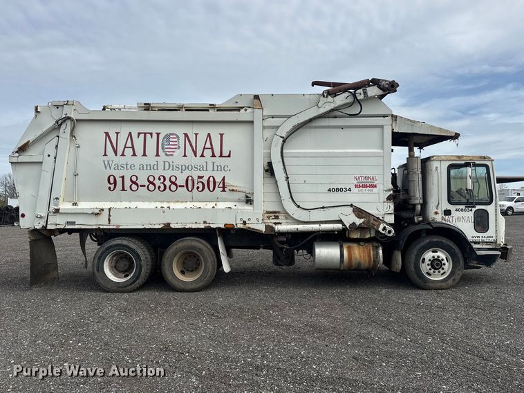 image for item EG8880 2007 Mack MR refuse truck