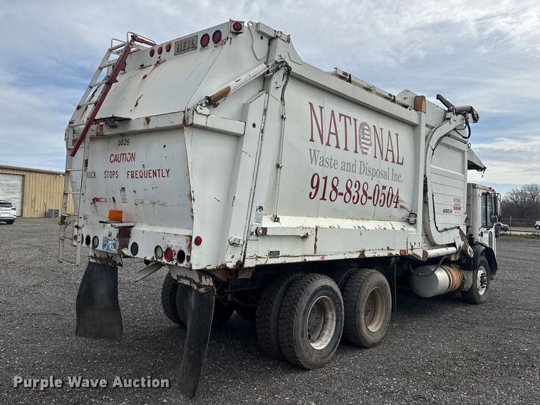 image for item EG8880 2007 Mack MR refuse truck