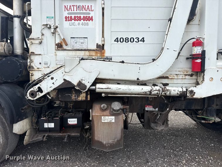 image for item EG8880 2007 Mack MR refuse truck