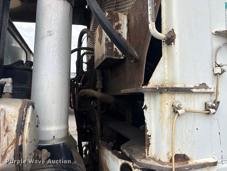 image for item EG8880 2007 Mack MR refuse truck