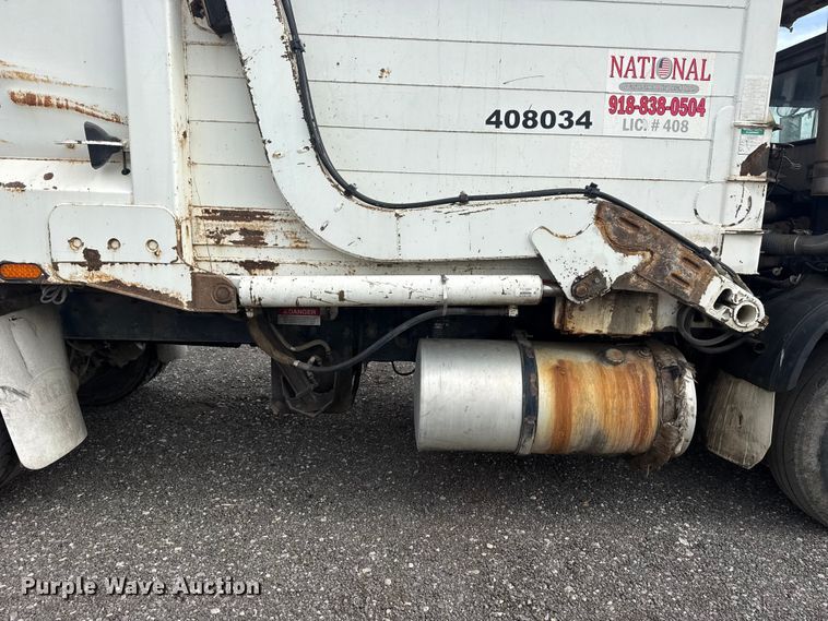 image for item EG8880 2007 Mack MR refuse truck