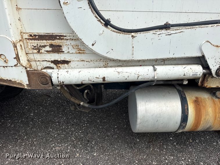 image for item EG8880 2007 Mack MR refuse truck