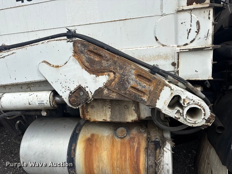 image for item EG8880 2007 Mack MR refuse truck