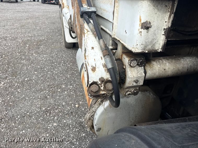 image for item EG8880 2007 Mack MR refuse truck