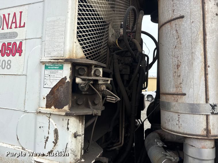 image for item EG8880 2007 Mack MR refuse truck