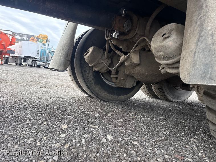 image for item EG8880 2007 Mack MR refuse truck