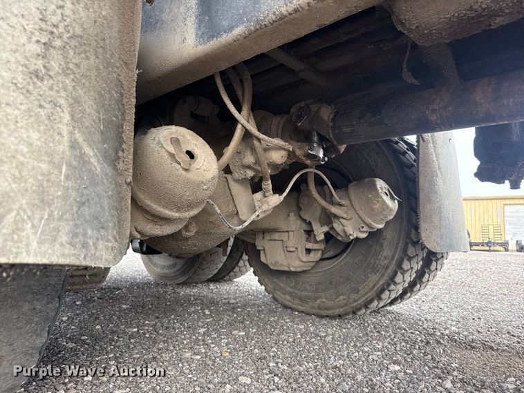 image for item EG8880 2007 Mack MR refuse truck