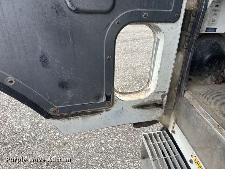 image for item EG8880 2007 Mack MR refuse truck