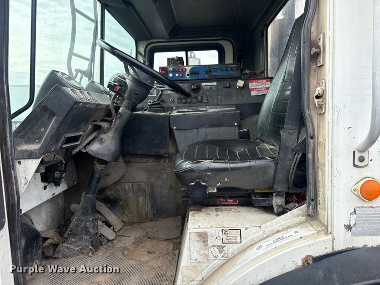 image for item EG8880 2007 Mack MR refuse truck