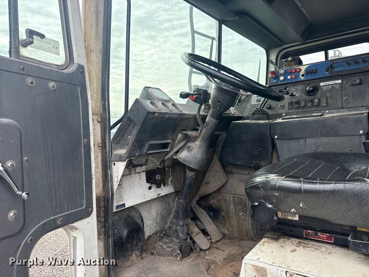 image for item EG8880 2007 Mack MR refuse truck