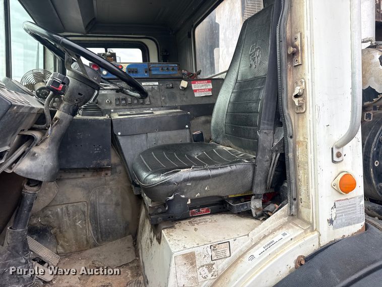 image for item EG8880 2007 Mack MR refuse truck