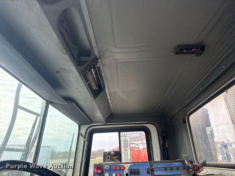 image for item EG8880 2007 Mack MR refuse truck