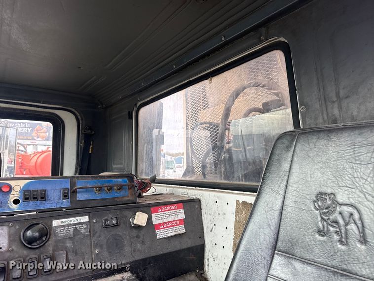 image for item EG8880 2007 Mack MR refuse truck