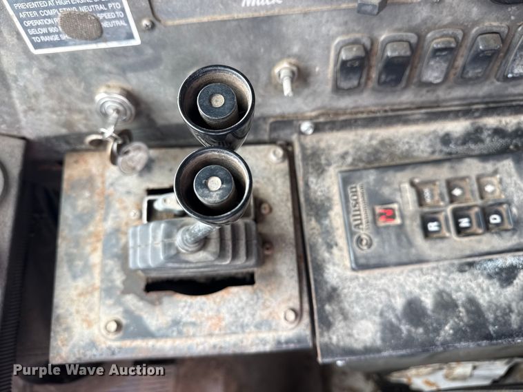 image for item EG8880 2007 Mack MR refuse truck