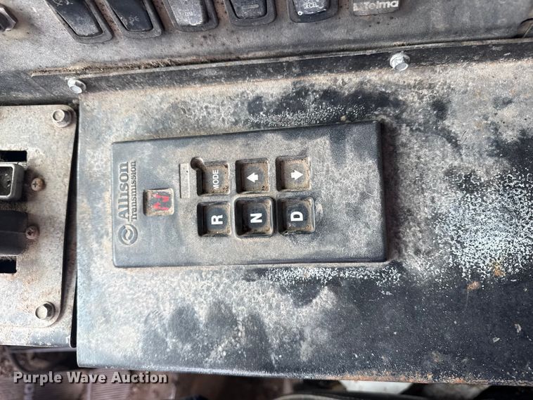 image for item EG8880 2007 Mack MR refuse truck