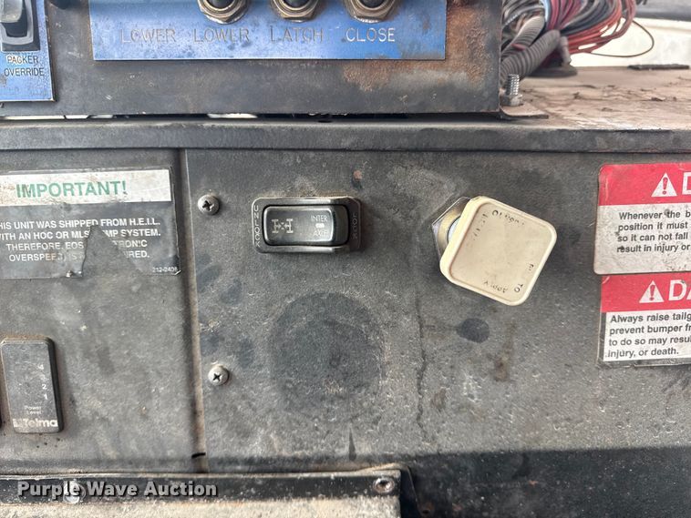 image for item EG8880 2007 Mack MR refuse truck